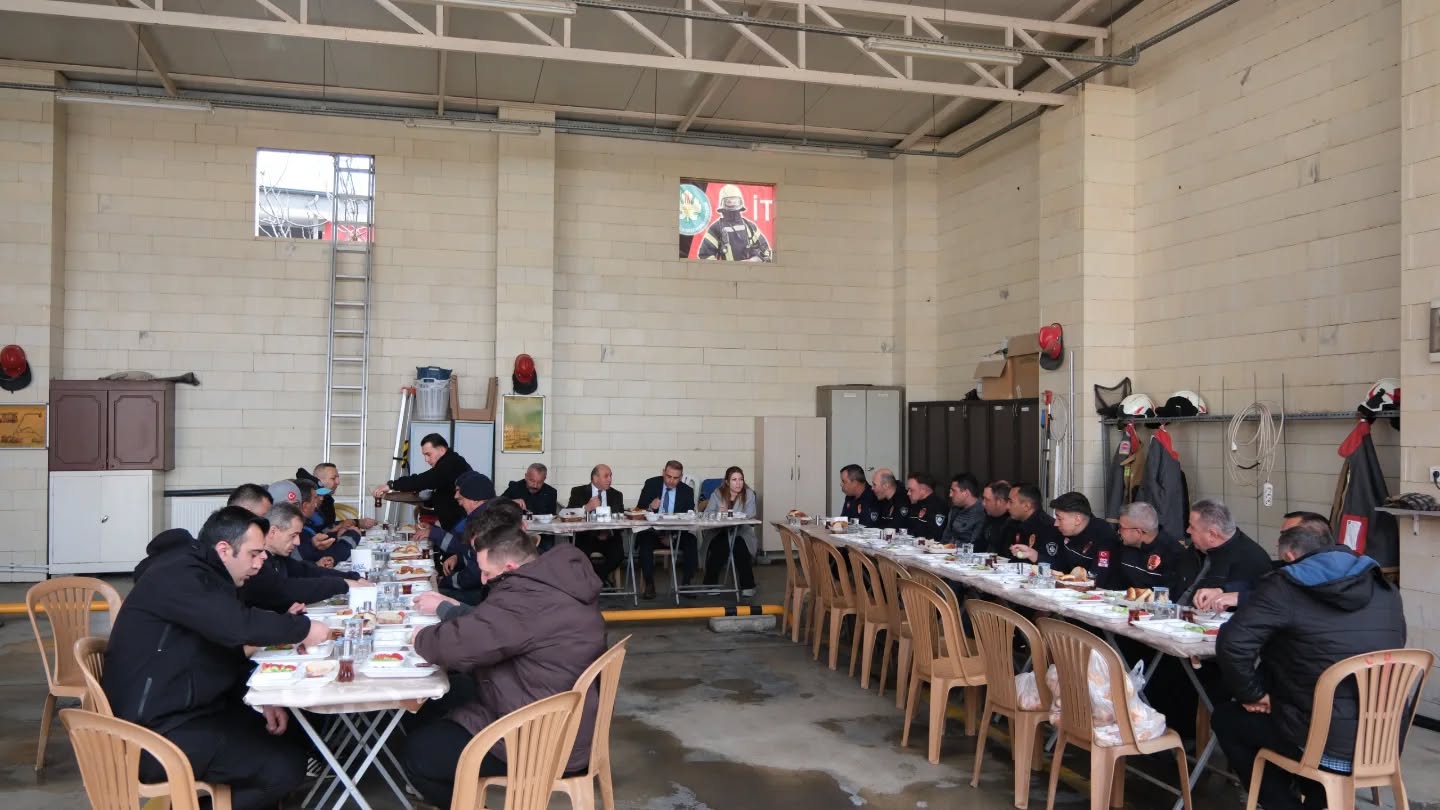 Başkan Akdeniz, İtfaiye personelleriyle bir araya geldi!