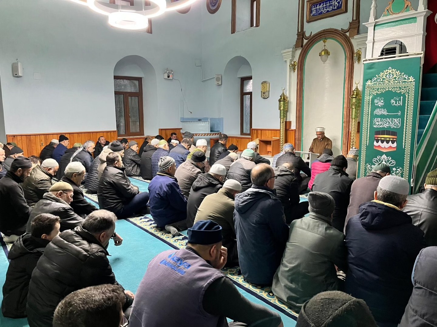 Manisa'da vatandaşlar sabah namazında buluştu-.1.