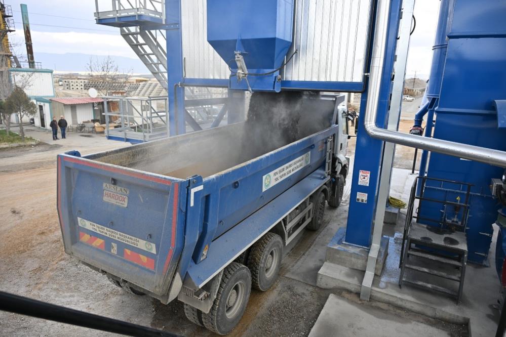 Manisa'da asfalt seferberliği: Hedef 120 bin ton