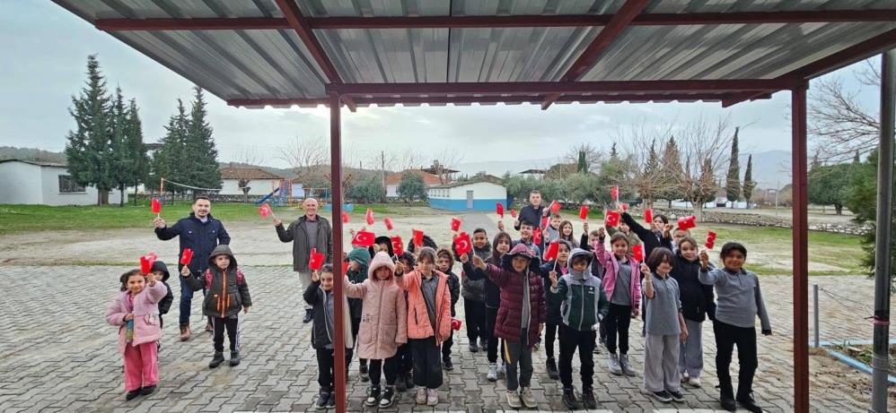 SARIGÖL’DE İLK DERS BAYRAK SEVGİSİ