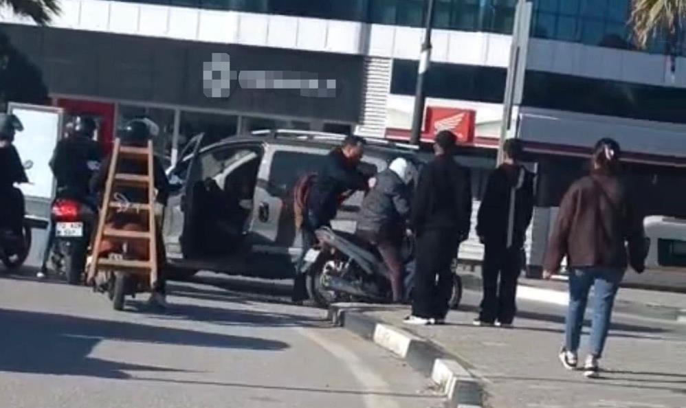 Manisa'da geçiş üstünlüğü tartışması kavgaya dönüştü!-1