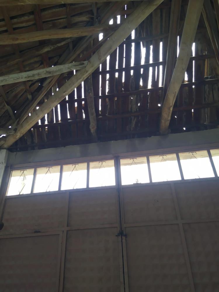 Manisa'da şiddetli fırtına çatıları uçurdu!