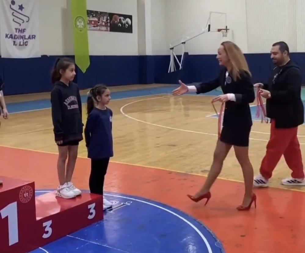 Manisa'da genç sporcular parkurda madalya için ter döktü!