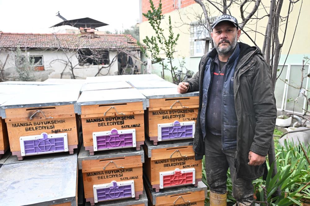 Kovanları sele kapılan Salihlili arıcıya DESTEK