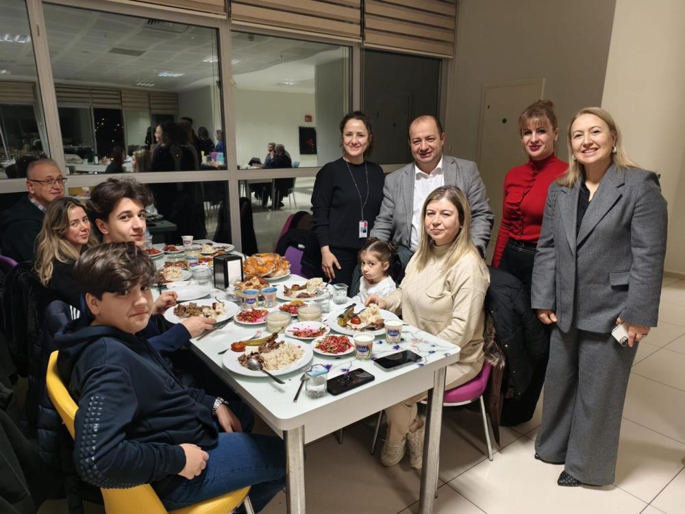 Manisa'da sağlık çalışanları iftar sofrasında buluştu!