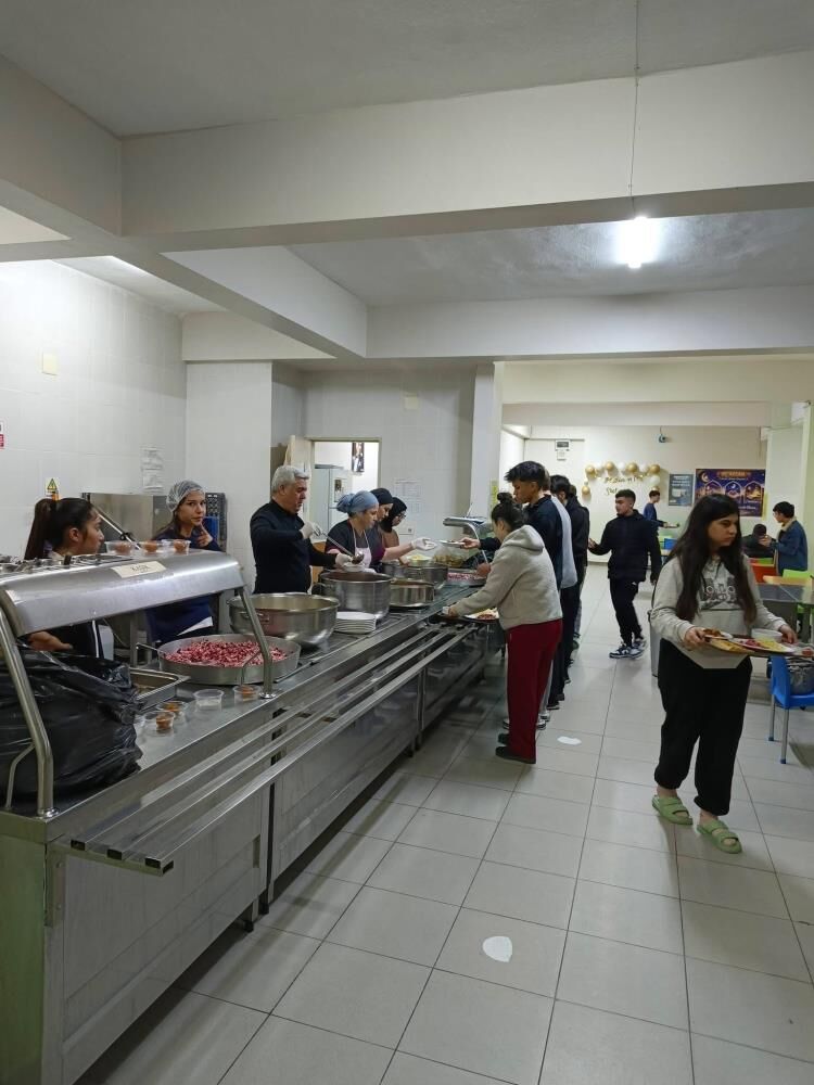 Sarıgöl'de 150 öğrenci iftar sofrasında bir araya geldi!