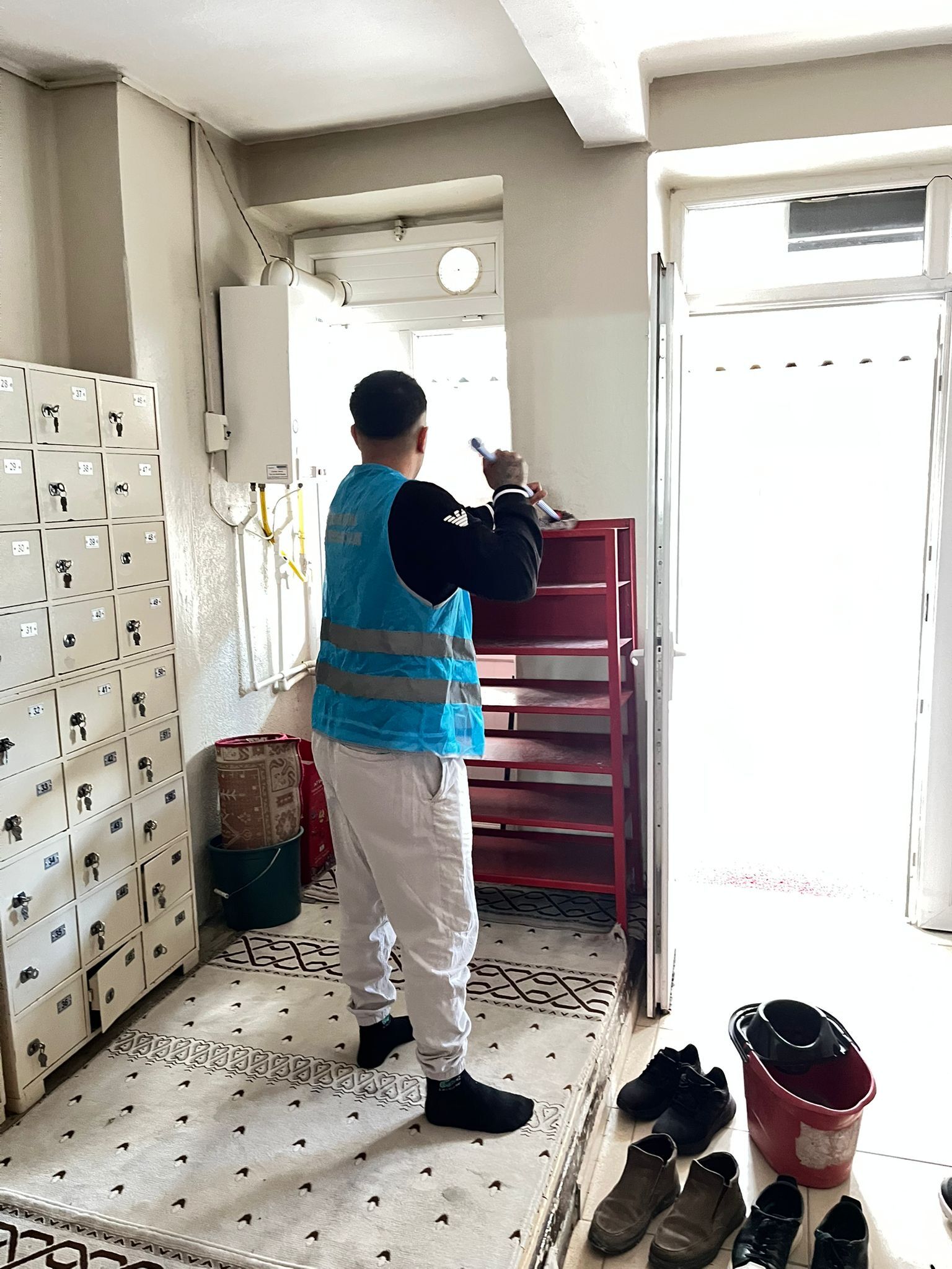 Manisa'da denetimli serbestlik yükümlüleri camiler için seferber oldu-.2.2.