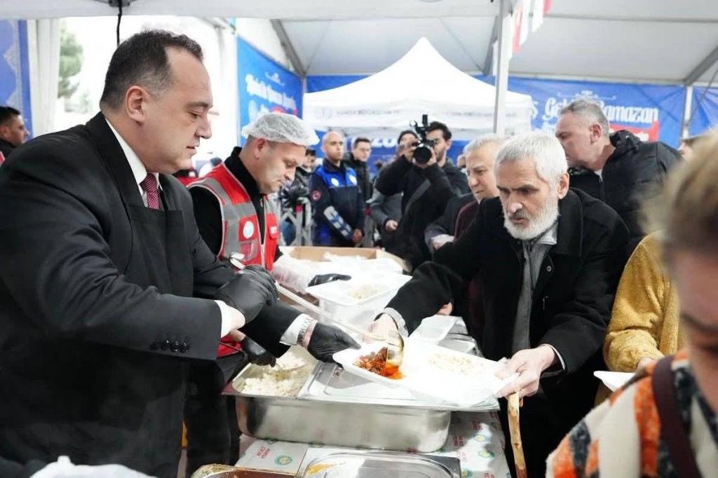 Binlerce Manisalı Iftar Sofrasında Buluştu! (3)