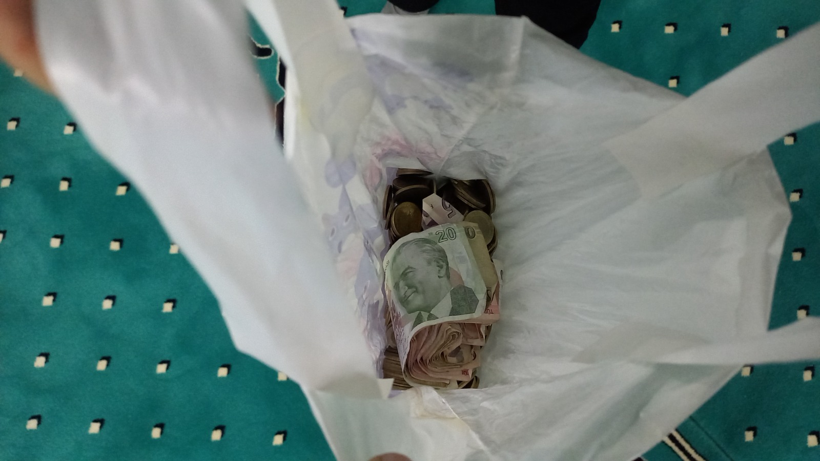 Caminin En Küçük Cemaatinden En Büyük Bağiş (10)