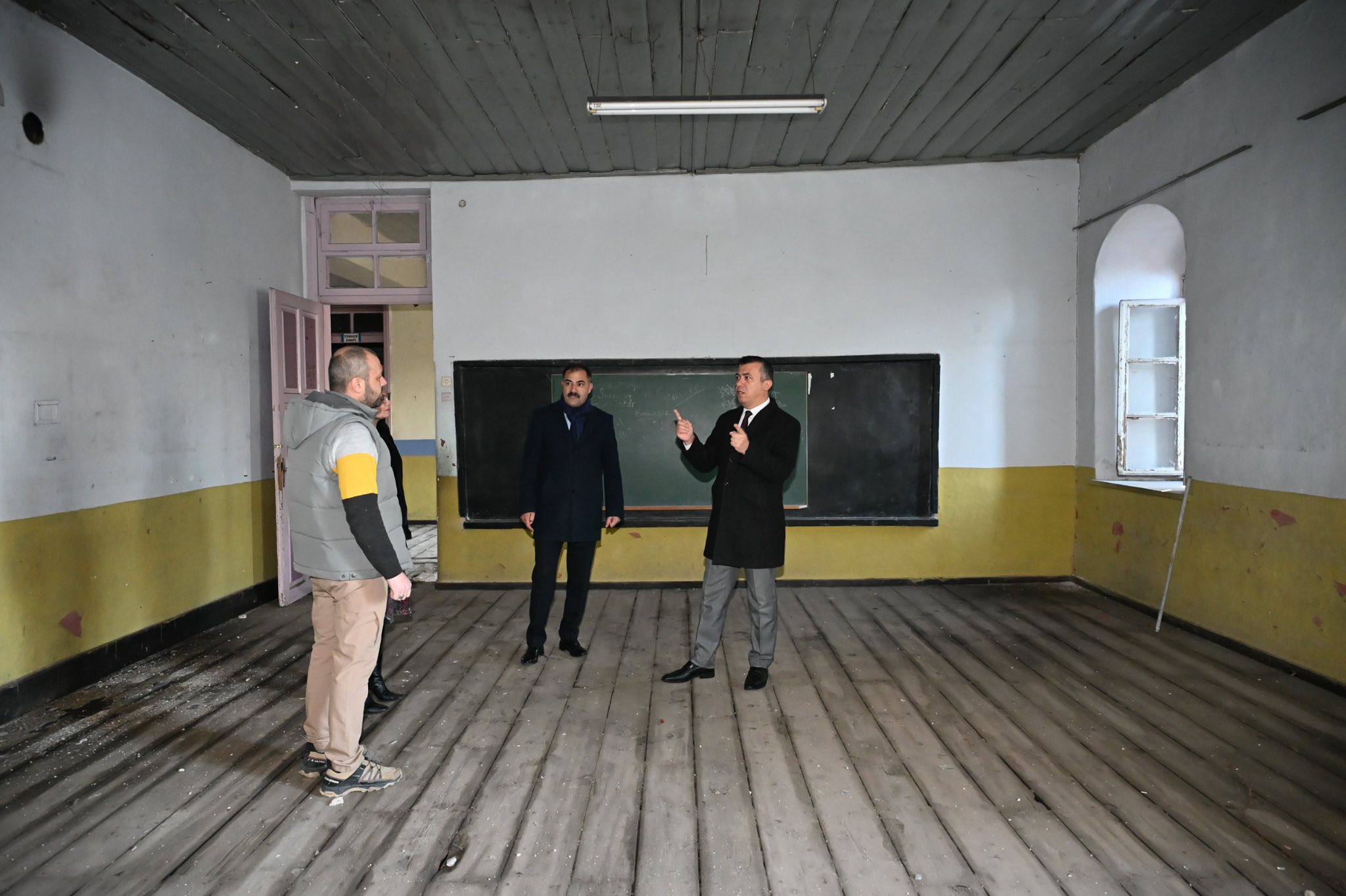 Demirci’de Halı Dokumacılığı Geleceğe Taşınıyor! (1)