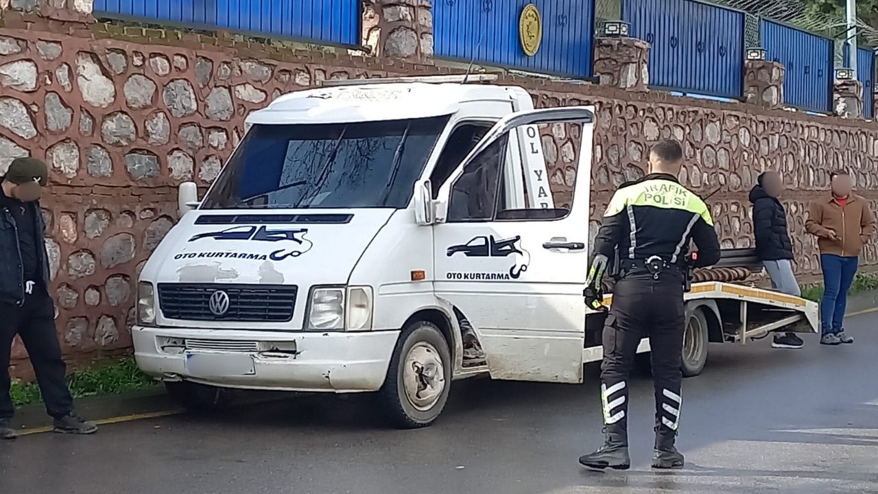 İzmir’den Manisa Istikametine Seyir Halinde Olan Bir Kurtarıcı (Çekici) Hakkında Çalıntı Ihbarı Yapılması Üzerine Manisa İl Emniyet Müdürlüğü Ekipleri Harekete Geçti. Plaka Takip Sistemi Üzerinde