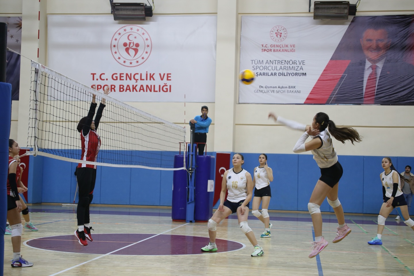 Kula'da 'Filenin Yıldızları' 5'Te 5 Yaptı! (2)