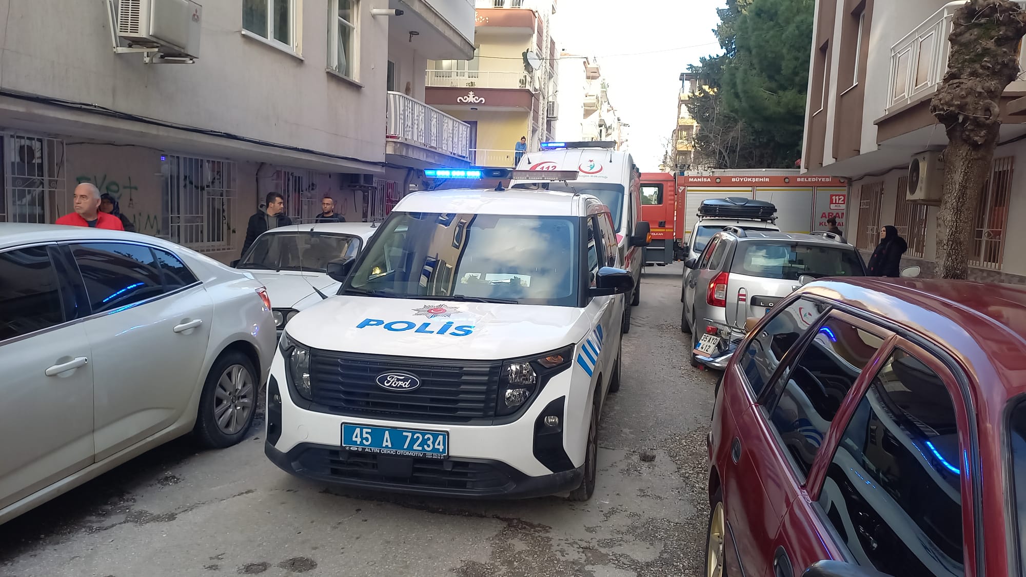 Manisa'da Çatı Ustası Apartman Boşluğuna Düştü (4)