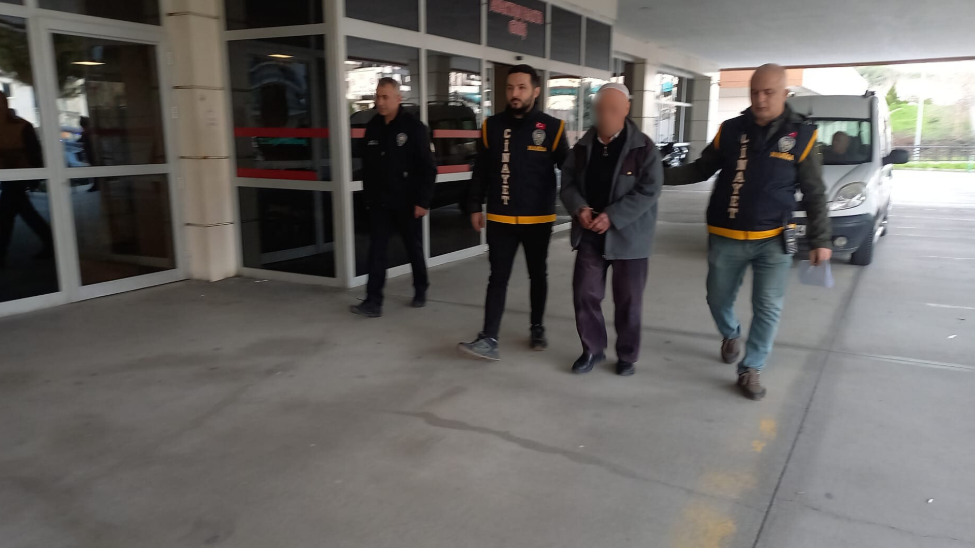 Manisada Eşini Uykusunda Öldüren 83 Yaşındaki Zanlı Adliyeye Sevk Edildi (2)