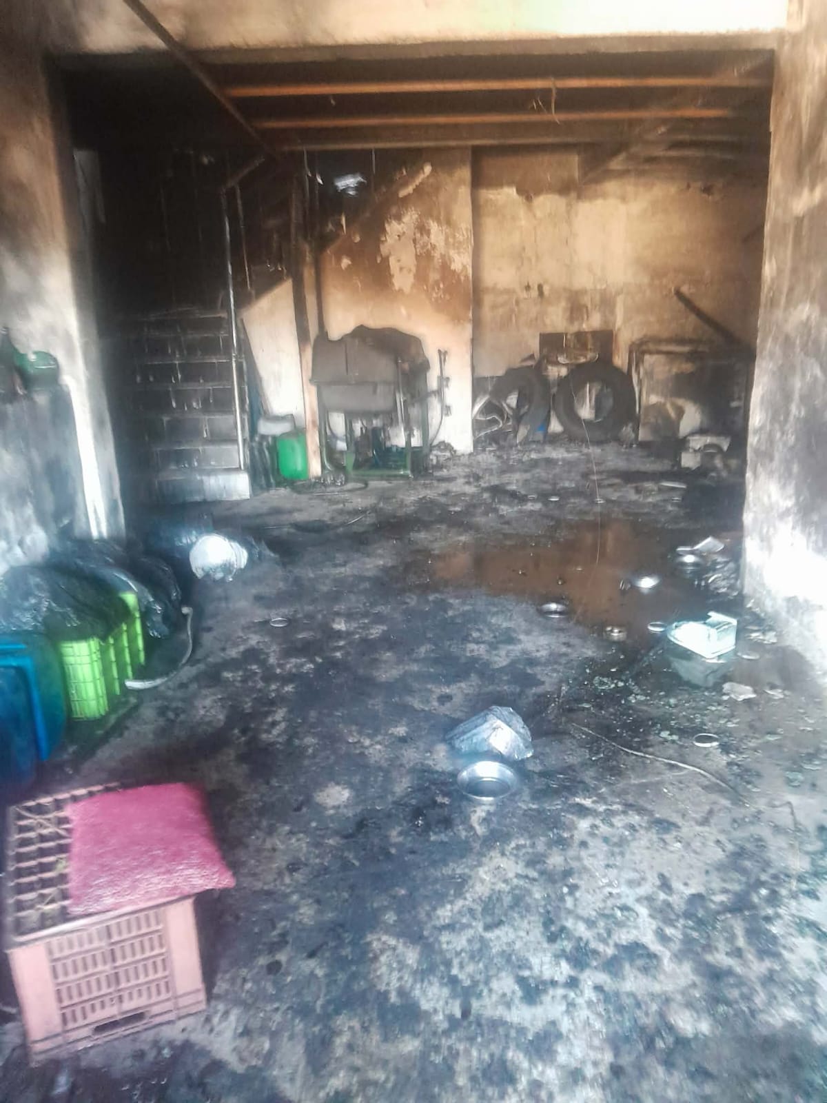 ​Manisa'da Iki Katlı Ev Ve Otomobil Yangında Küle Döndü (3)