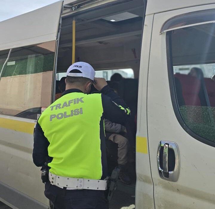 Manisa'da Okul Servislerine Denetim (3)