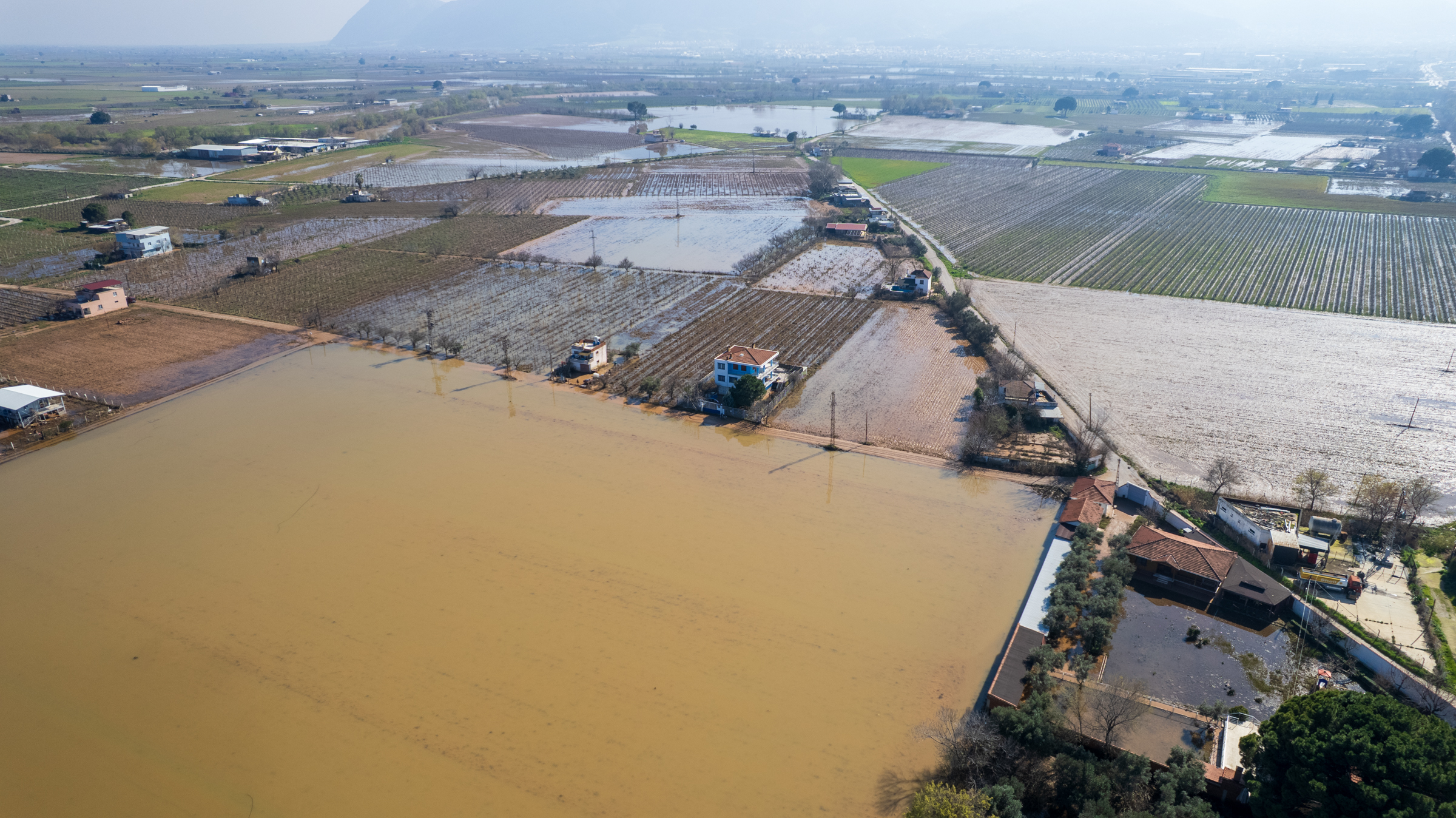Manisa'da Tarım Alanları Sular Altında Aldı (1)