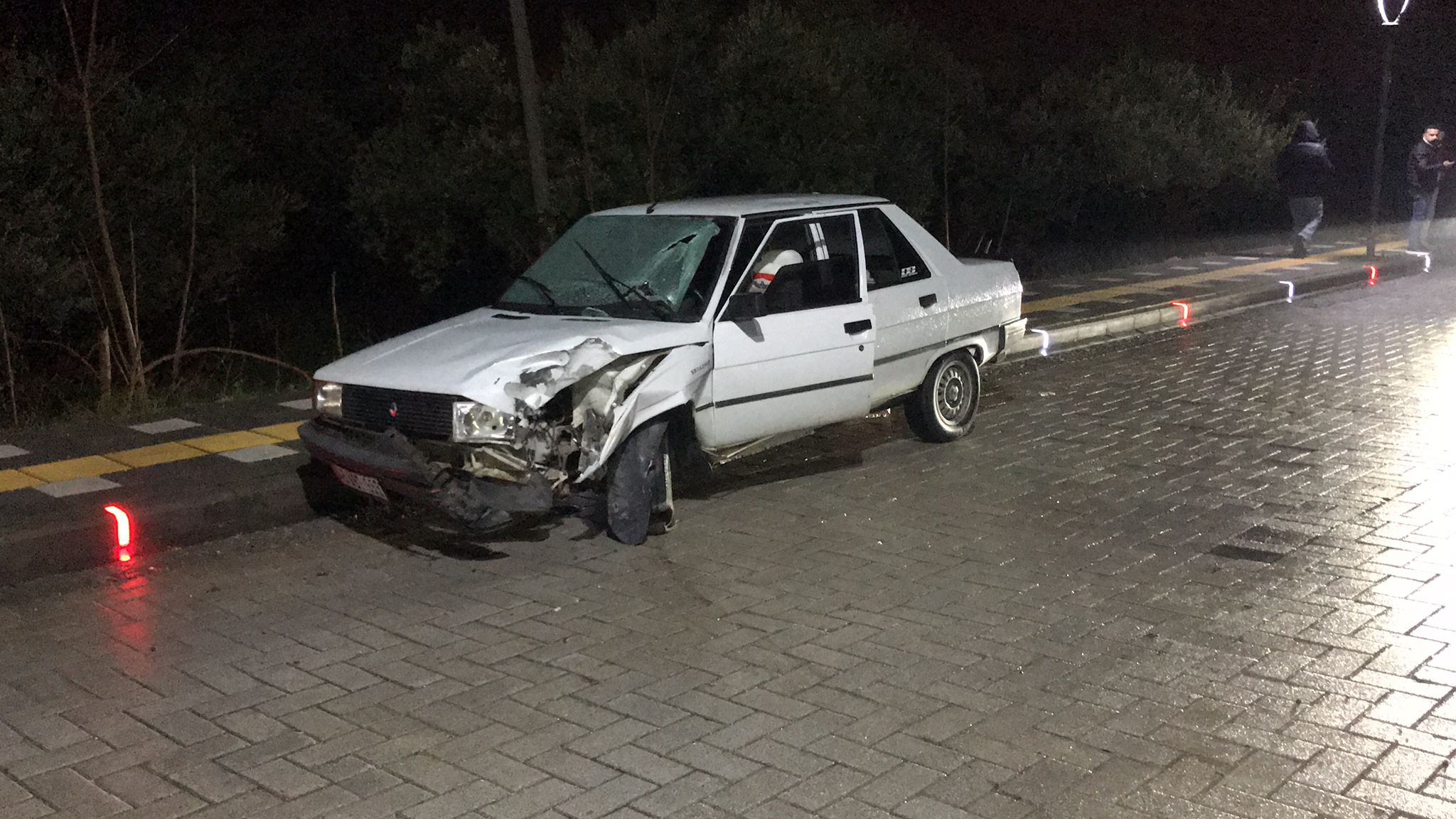 Manisa'da Yağışlı Hava Kazaya Sebep Oldu 1 Yaralı (2)