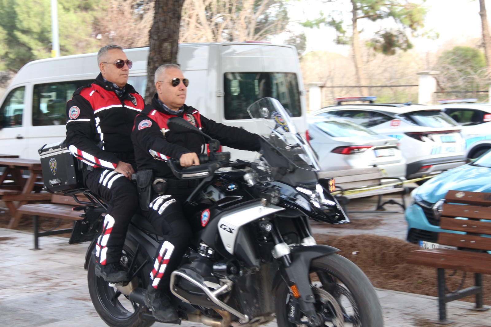 Manisa'nın Ikiz Polisleri Emekli Oluyor! (1)