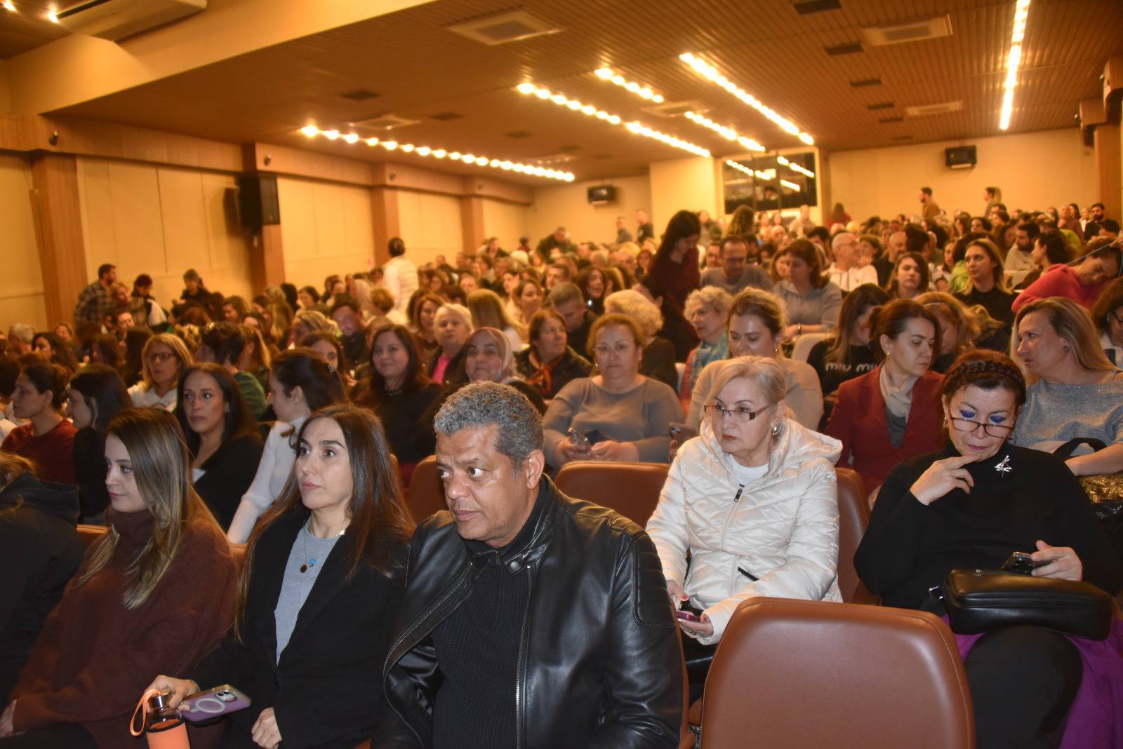 Sali̇hli̇'de Ti̇yatro Şöleni̇ (1)