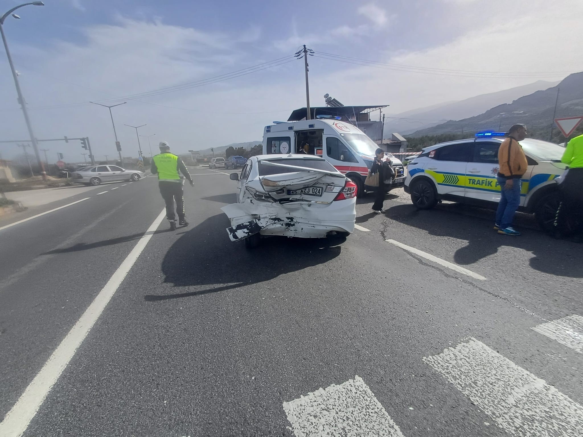Salijli Kaza 5 Yaralı , (1)