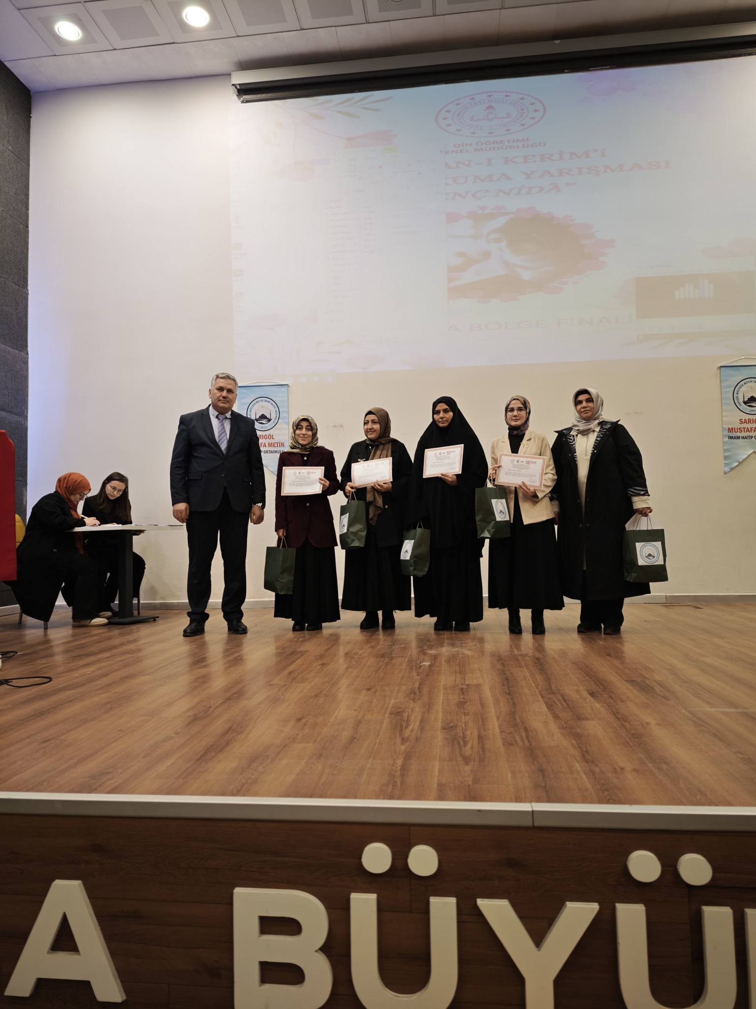 Sarıgöl'de Kur’an I Kerim’i Güzel Okuma Yarışması Düzenlendi! (6)