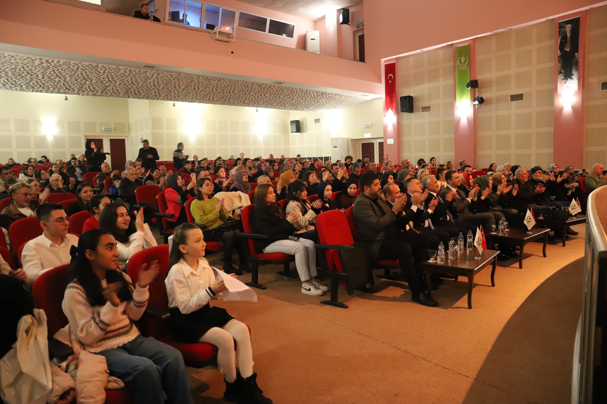 Saruhanlı’da Sanat Dolu Gece Bir Dize Bir Ezgi Büyük Ilgi Gördü (1)