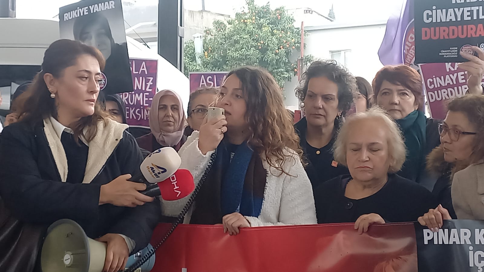 Manisa’da kadın cinayetlerine tepki: “Yasalar uygulanmadığı için kadınlar öldürülüyor”-7.4