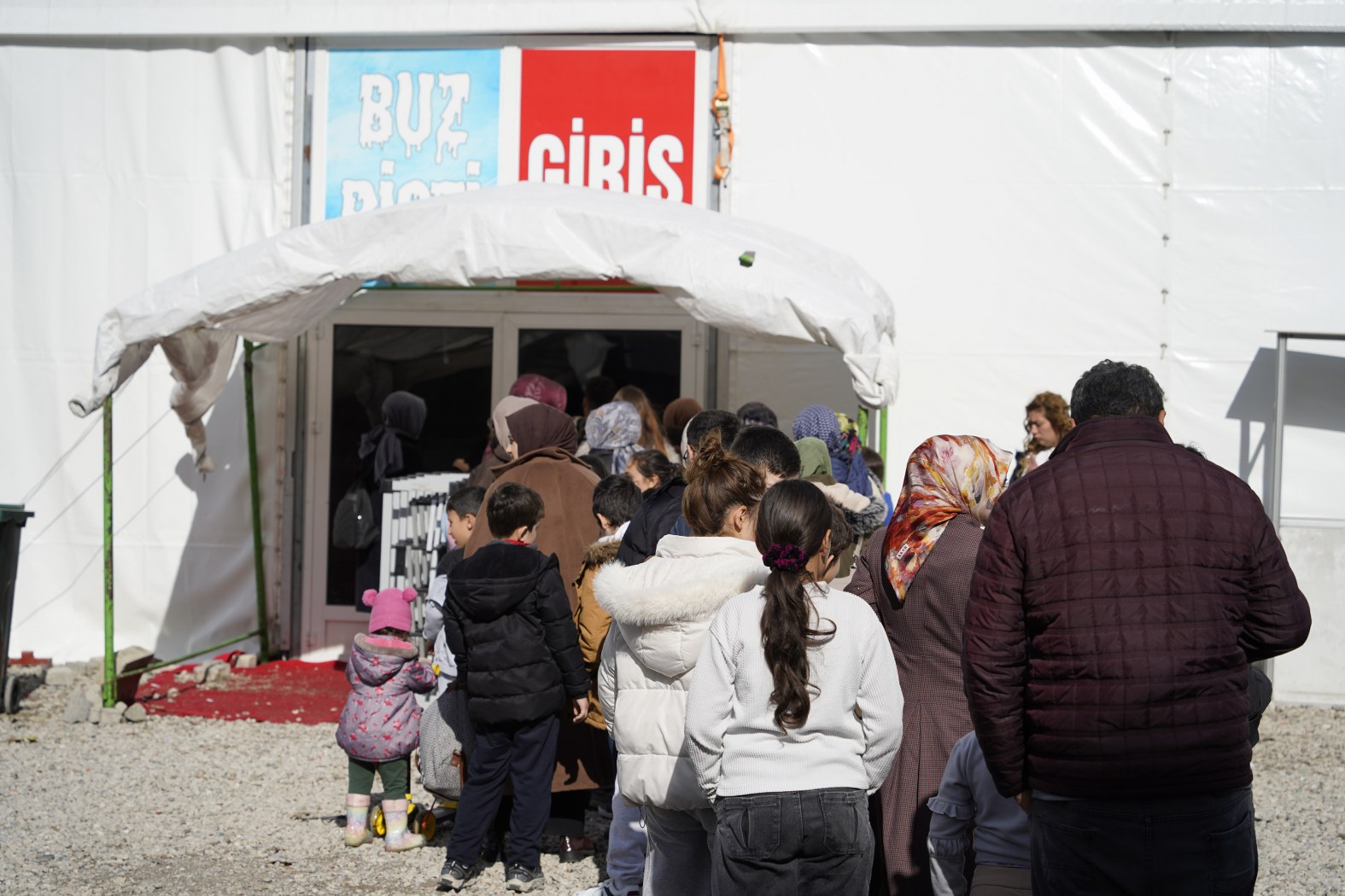 Yunusemre Belediyesinden Çocuklara Ücretsiz Buz Pateni Kursu! (1)