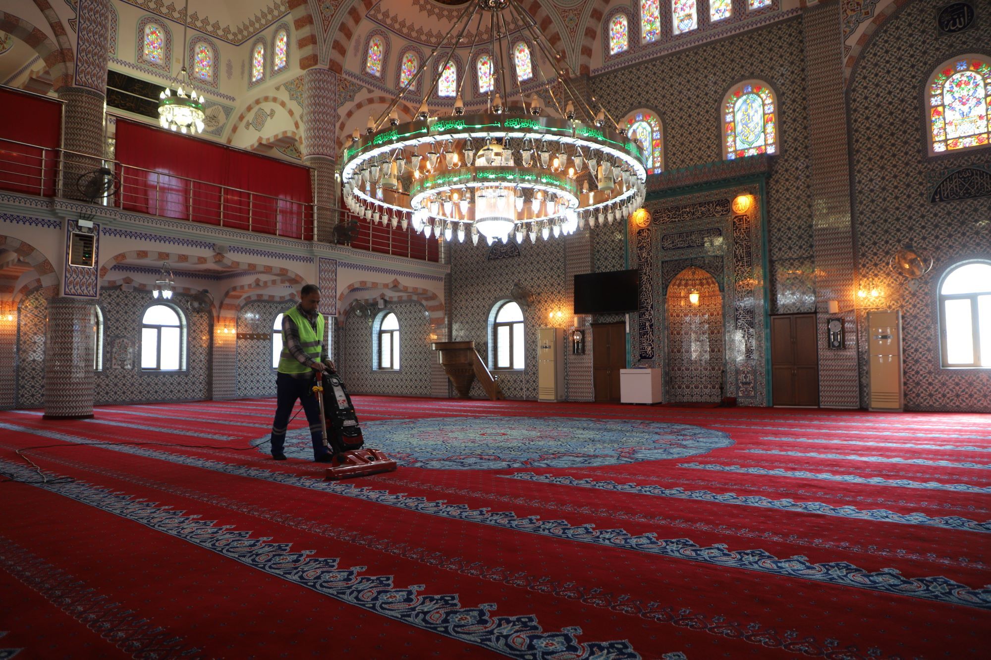 Turgutlu Belediyesi'nden Camilere Bayram Temizliği-1
