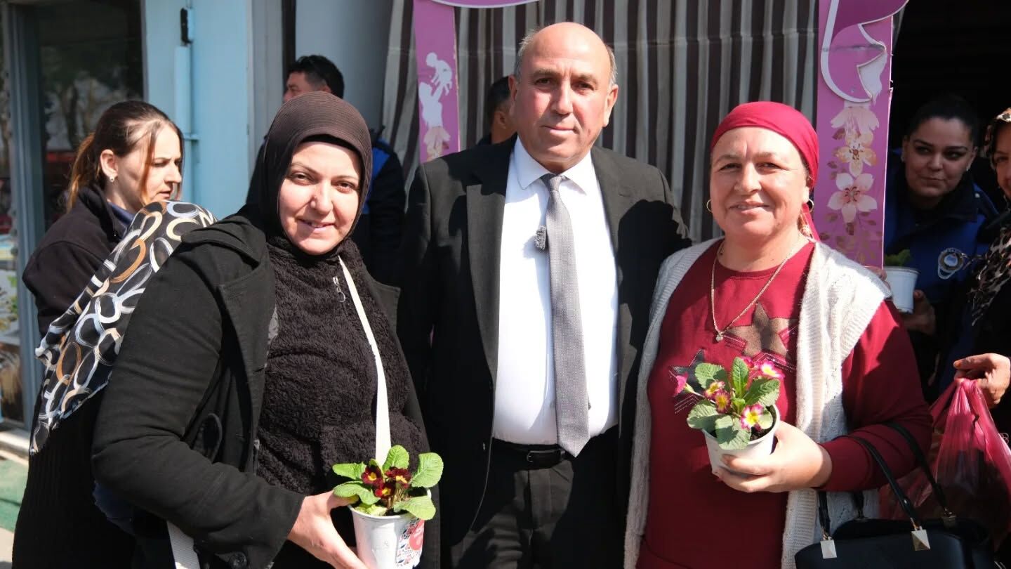 Sarıgöllü kadınlara çiçek jesti-2.1.