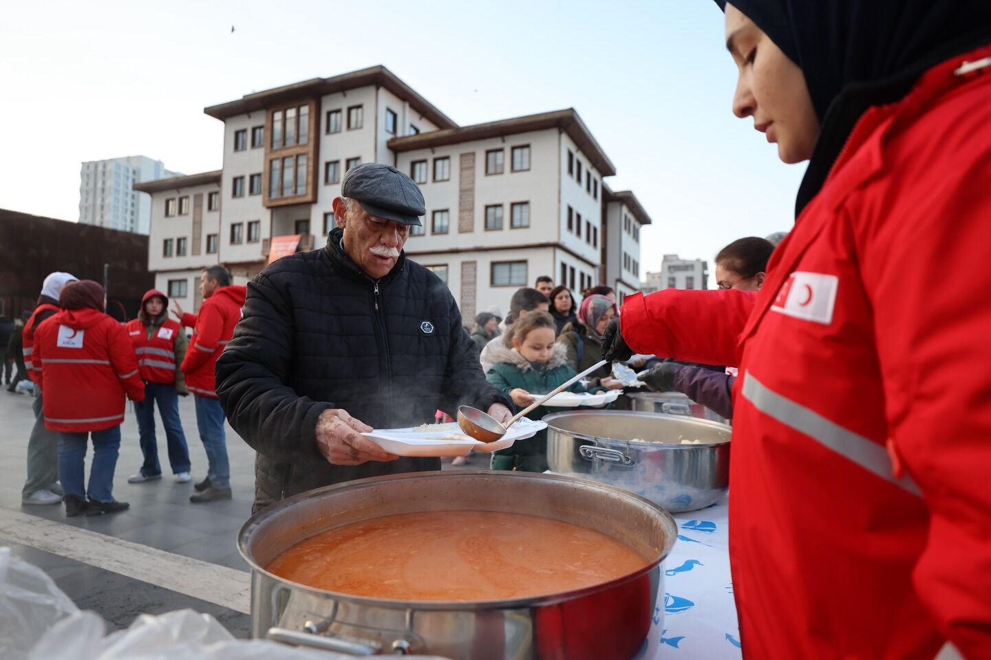 Yunusemre’de 100. Yıl Meydanı’nda binler aynı sofrada buluştu-.2.2.1