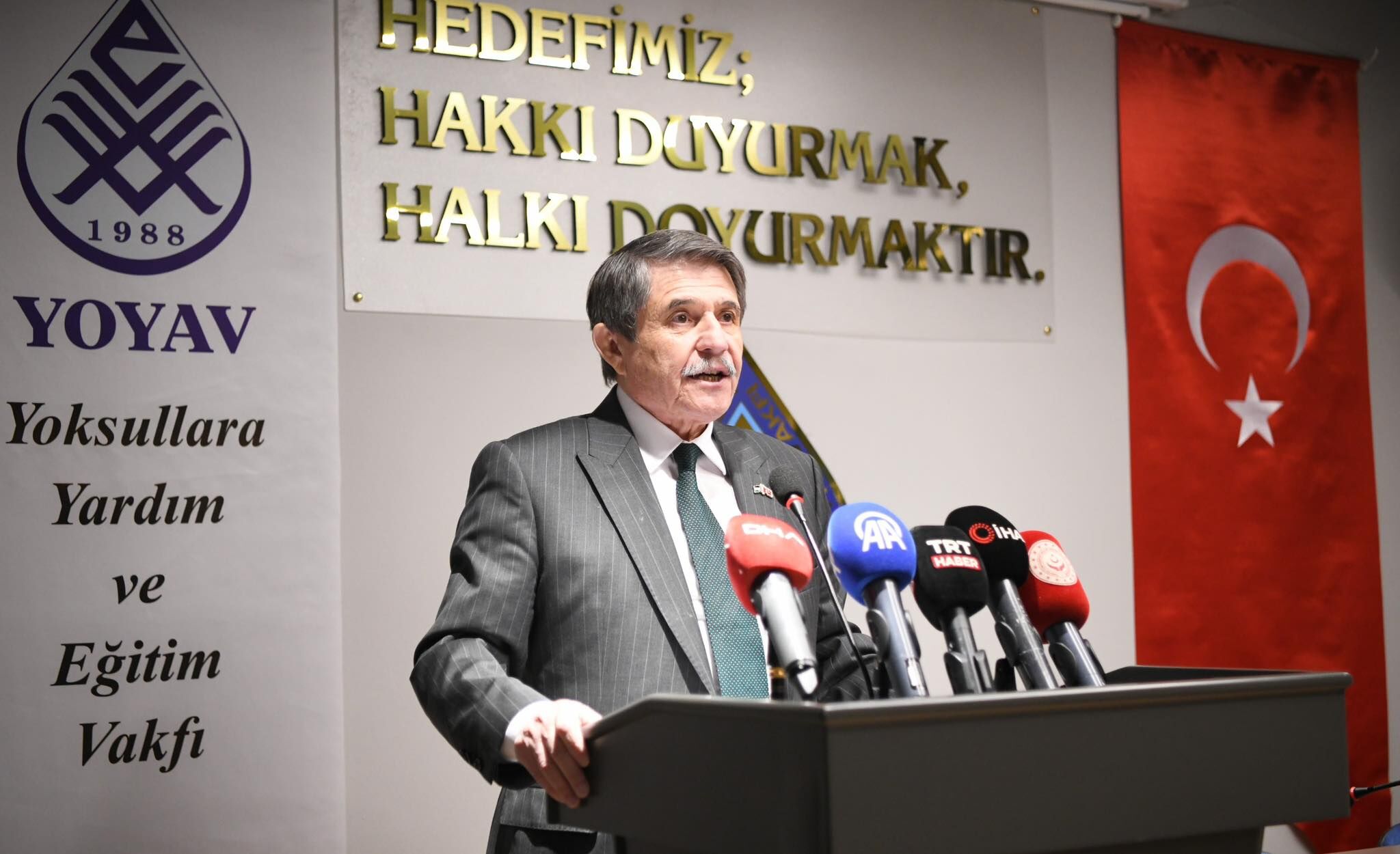 Bakan Göktaş, eski Manisa Milletvekili Tanrıverdi’nin Başkanı olduğu YOYAV’ın iftarına katıldı-.2.1