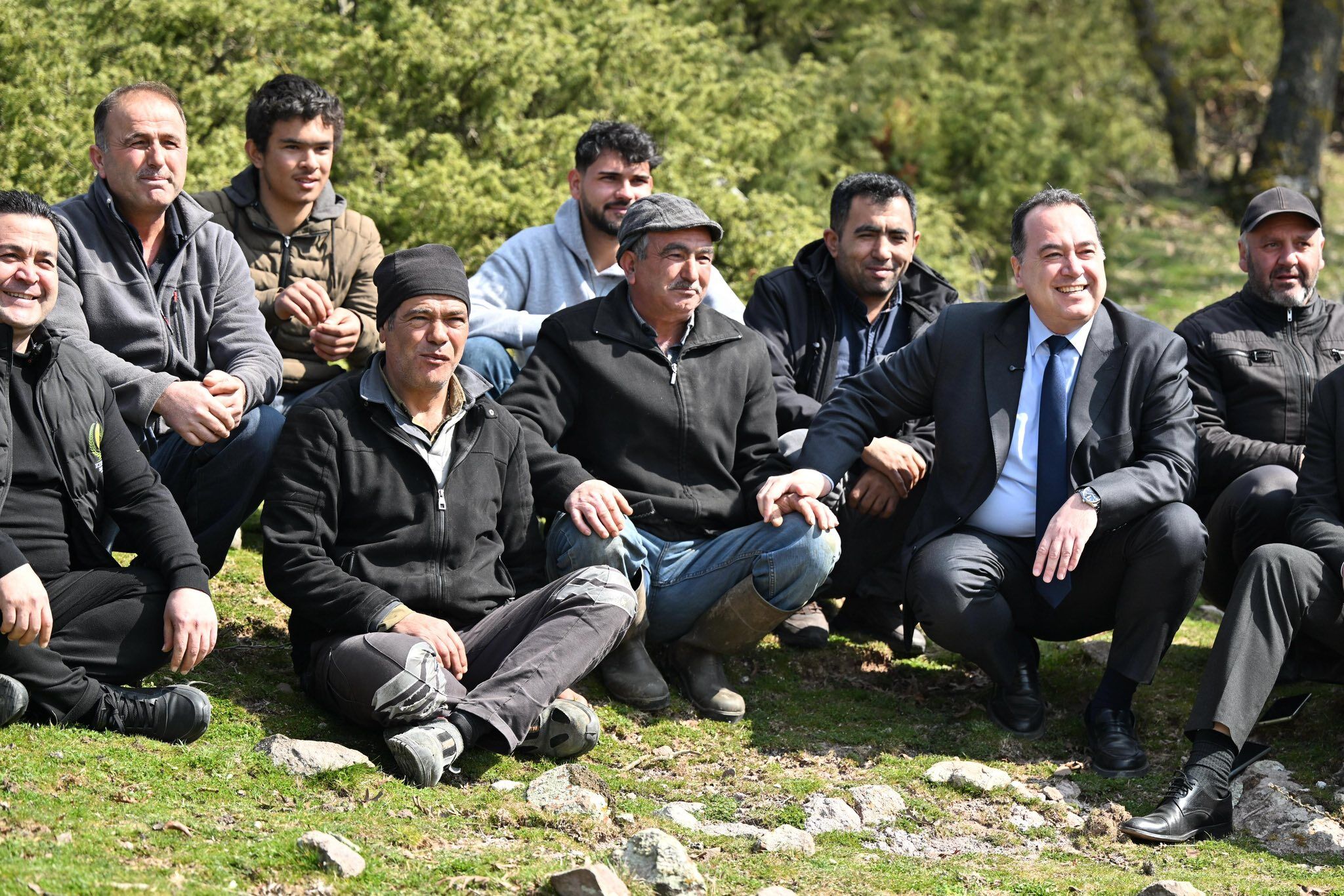 Kırkağaç’ta üreticiye destek: Mera alanları gübre ile buluştu-.1.1