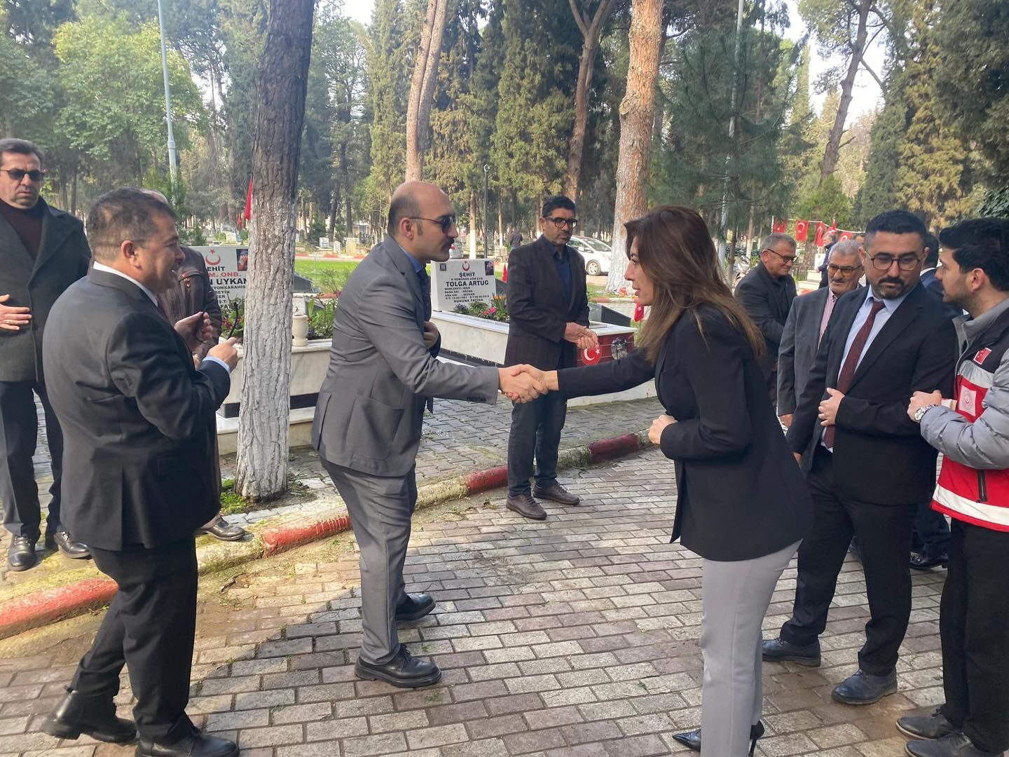 Manisa'da şehir kabirlerine vefa ziyareti!-.1.1