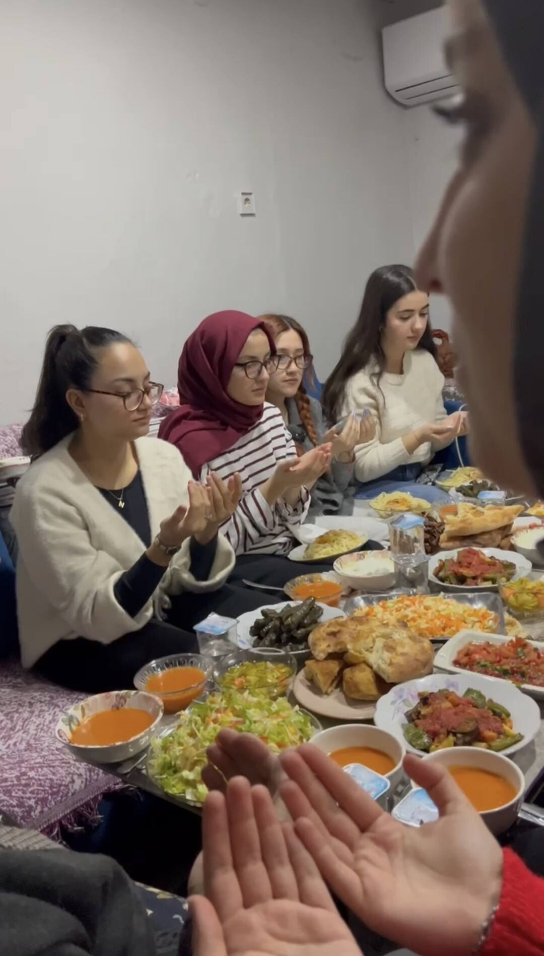 Sarıgöl'de KYK'lı öğrencilerden anlamlı buluşma!