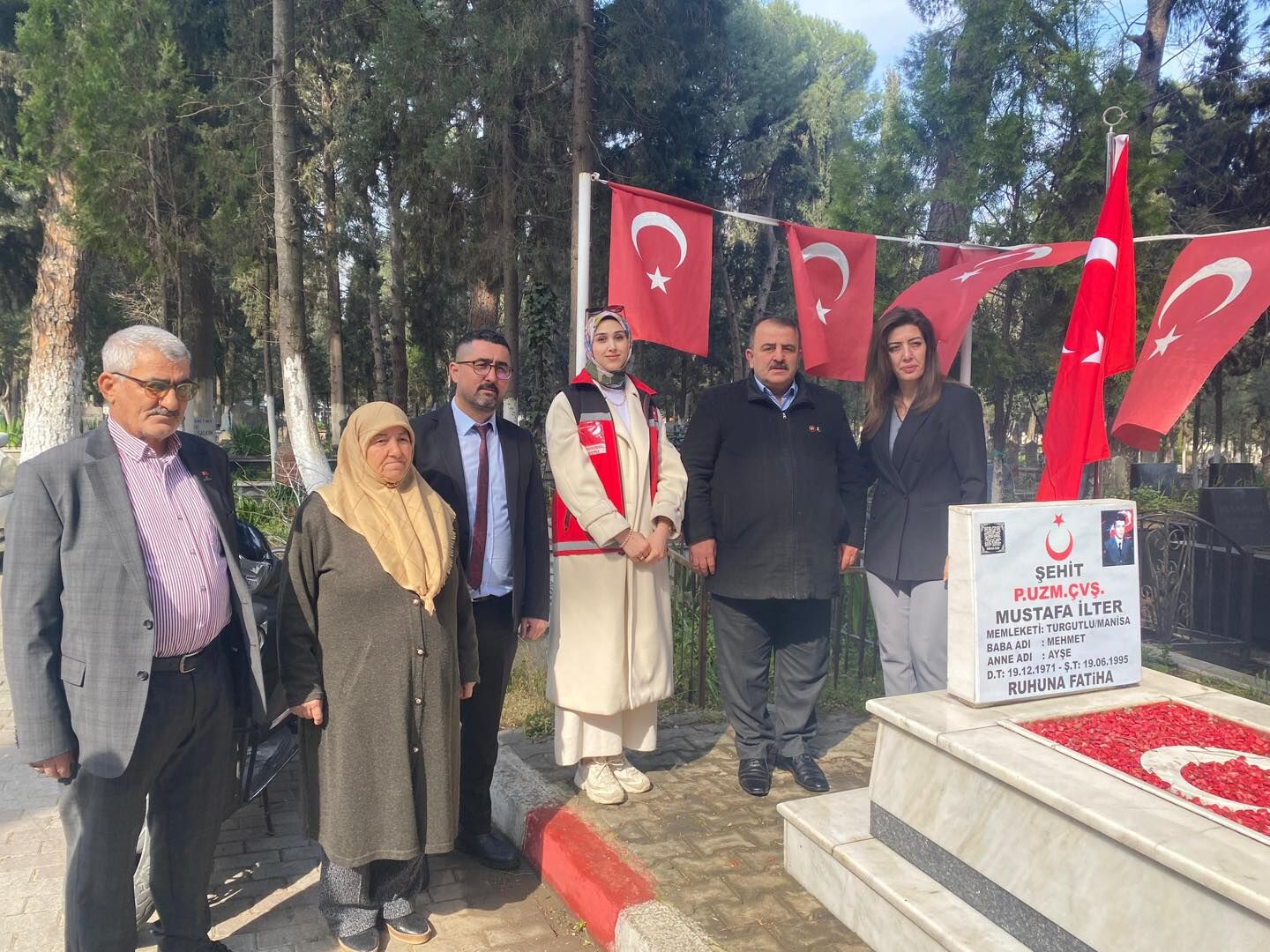 Manisa'da şehir kabirlerine vefa ziyareti!-2.3.1