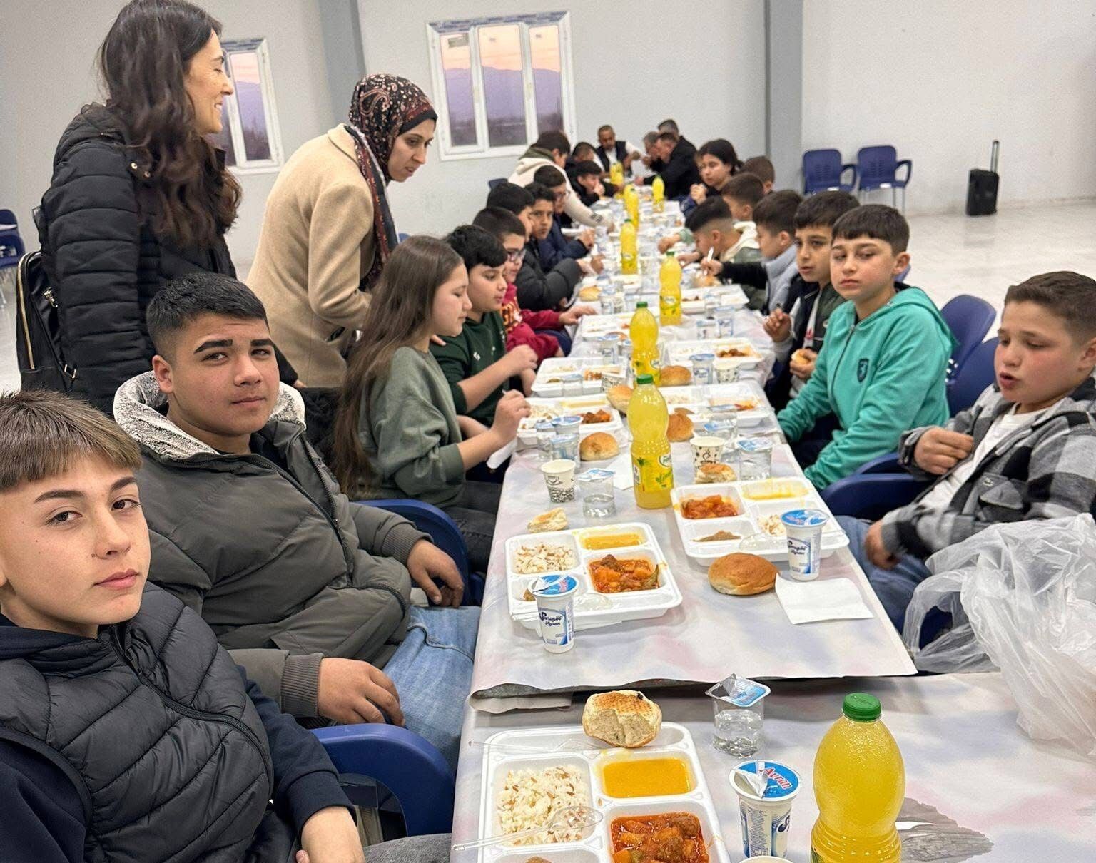 Sarıgöl'de öğrenciler ve veliler aynı sofrada buluştu-.1.