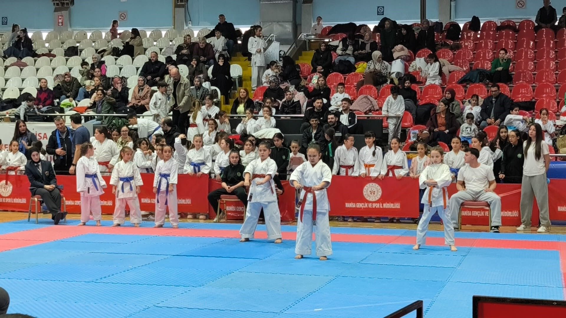 Alaşehirli karatecilerden Manisa’da madalya yağmuru-.1.1