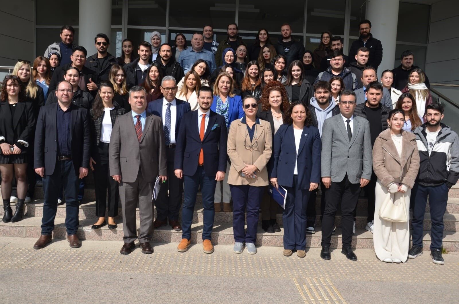 'Yeni Küresel Ekonomide Vergilendirme ve Türkiye' paneli Manisa'da düzenlendi-.1