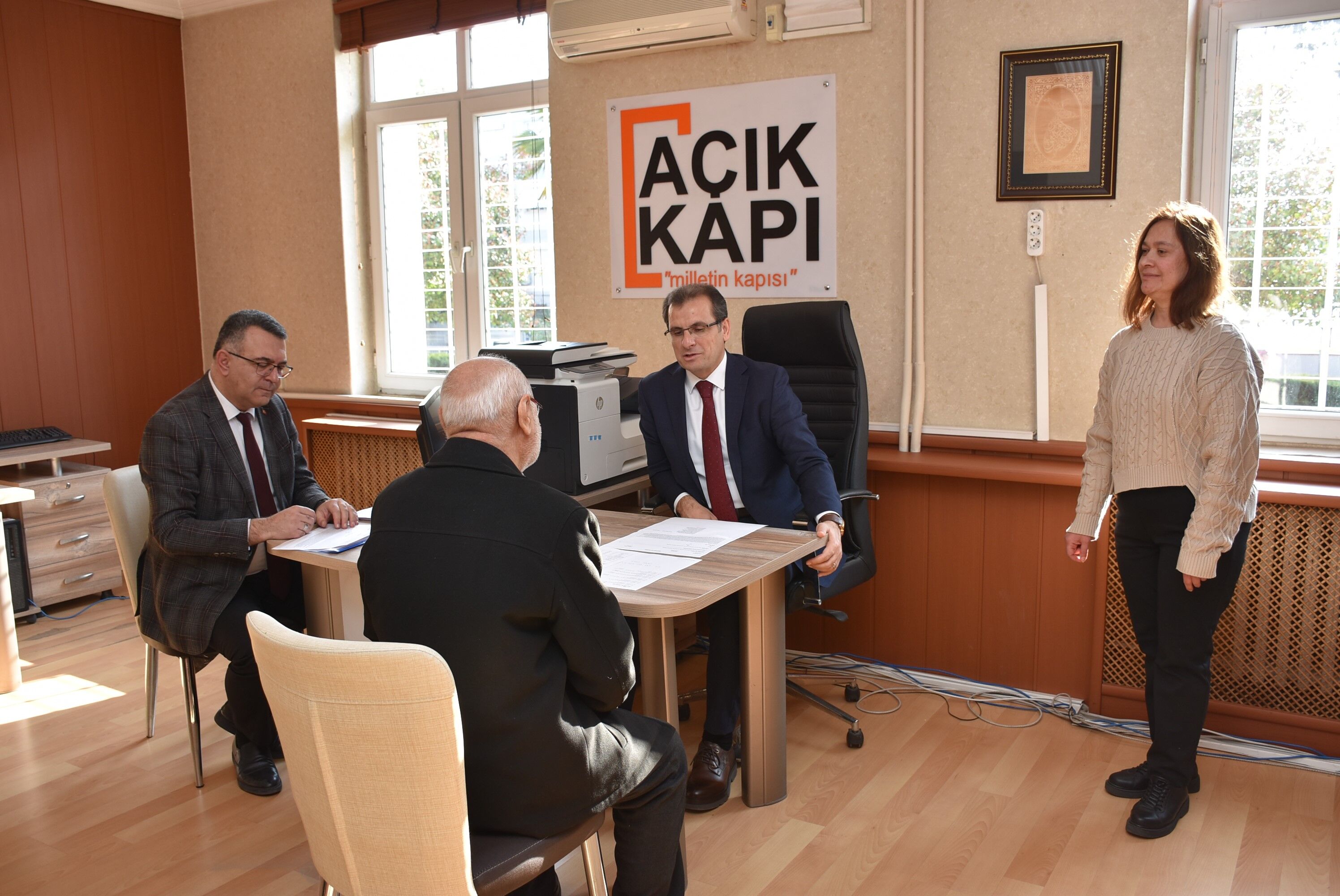 Salihli halkı Açık Kapı'da sorunlarını paylaşıyor-.2.1.3.