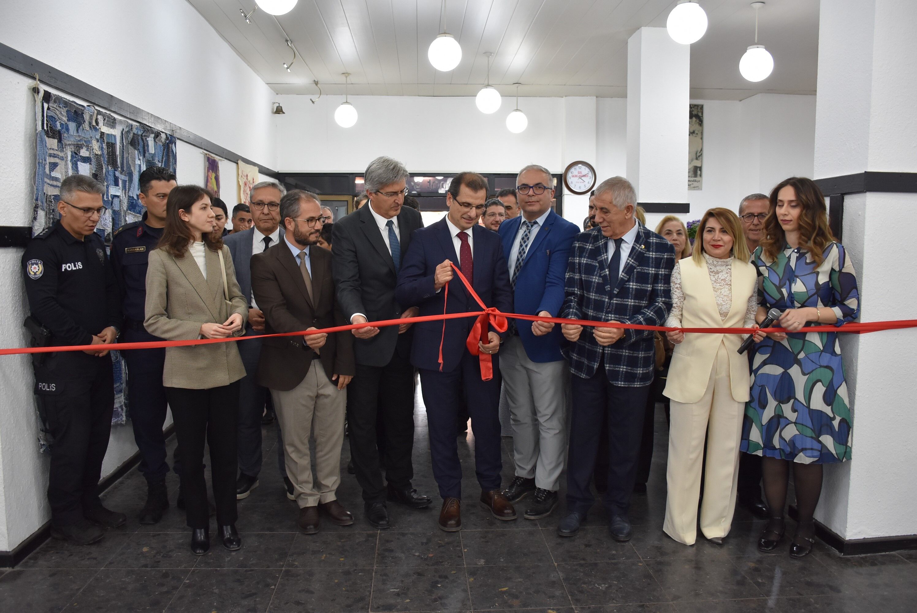 Salihli’de Dünya Kadınlar Günü’ne özel uluslararası sergi açıldı-.1.1