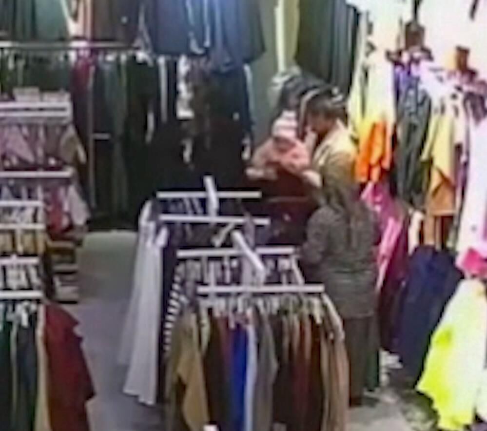 Manisa'da korku dolu anlar: Esnafın müdahalesi hayat kurtardı!