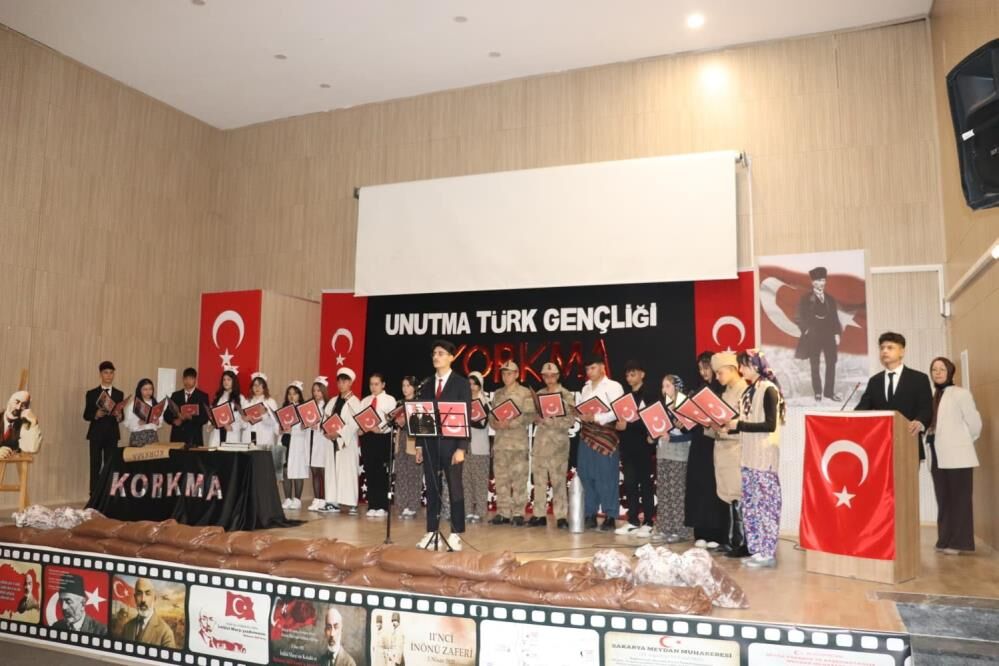 Selendi'deki Anma Programında Duygusal Anlar Yaşandı