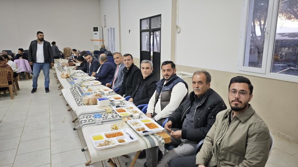 Sarıgöl'de Çocuklar İftar Sofrasını Şenlendirdi-1