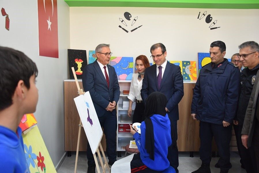 Salihli’de yeni resim atölyesi hizmete açıldı