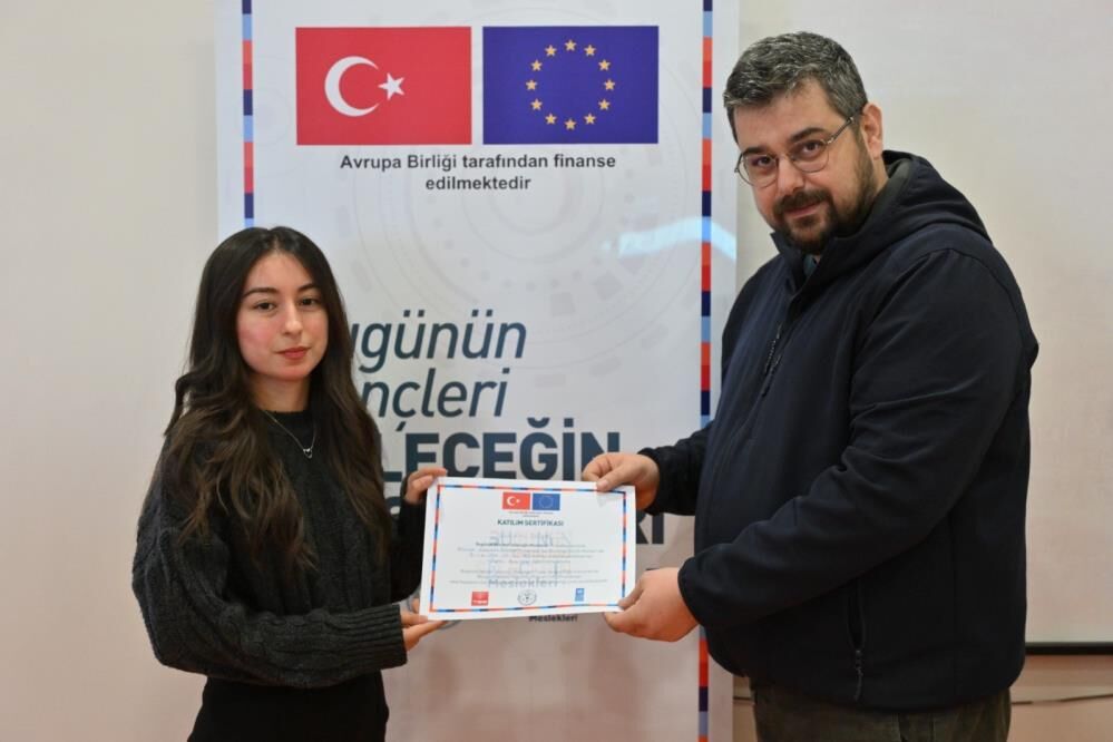 Manisa Büyükşehir Belediyesinden gençlere dijital gelecek vizyonu-1