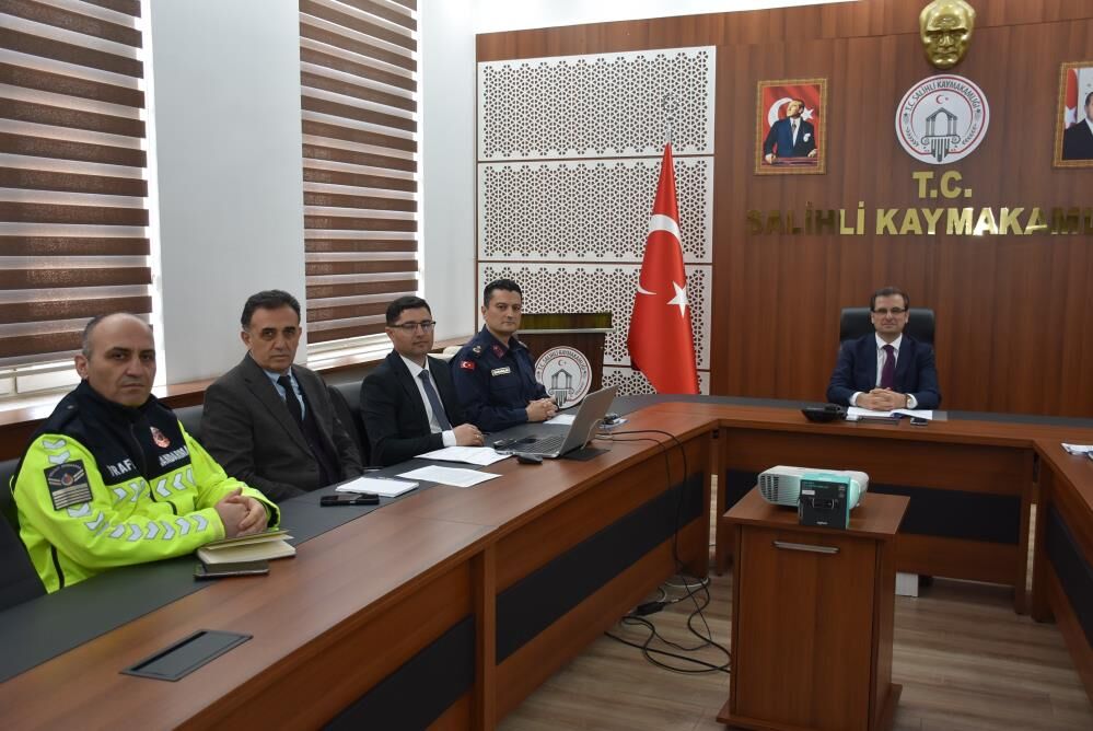 Salihli'de bayram öncesi güvenlik zirvesi!-2