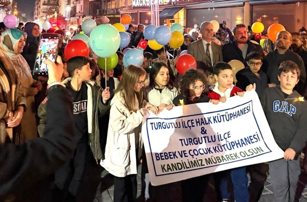 Manisa'da Çocukların Kadir Gecesi Yürüyüşü-1