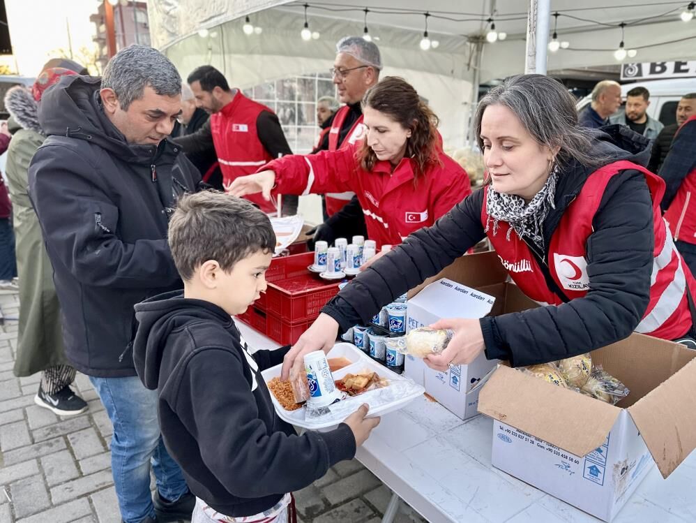 Manisa'da Kızılay'dan Her Gün 2800 Kişiye İftar Yemeği